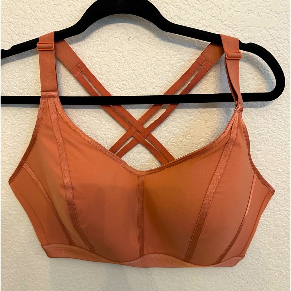 Great quality new Victoria Secret bra.  Size 38DDD
